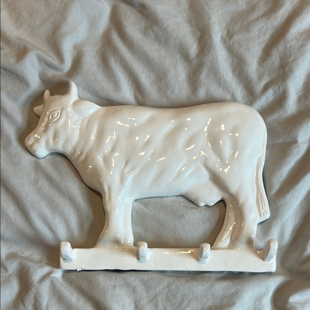 Ceramic farmhouse cow key or utensil holder